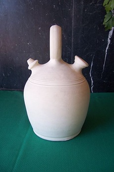botijo simples de argila, popular e tradicional