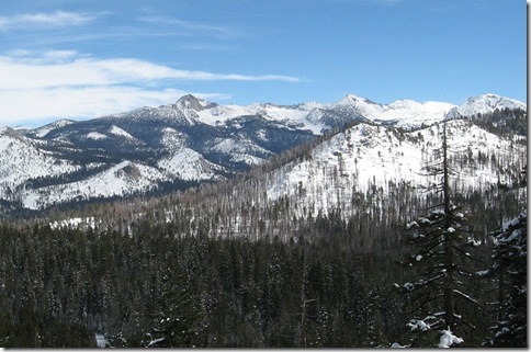 Os montes Clark sob a neve